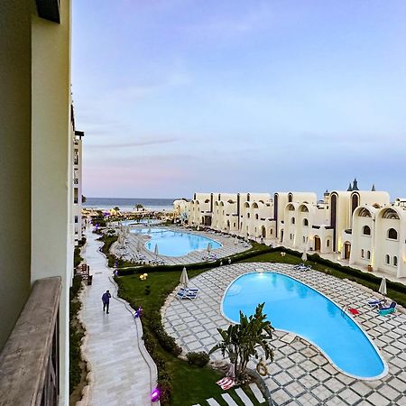 Luxury Beachfront Studio- Foreign Nationals Only Hurghada Bagian luar foto