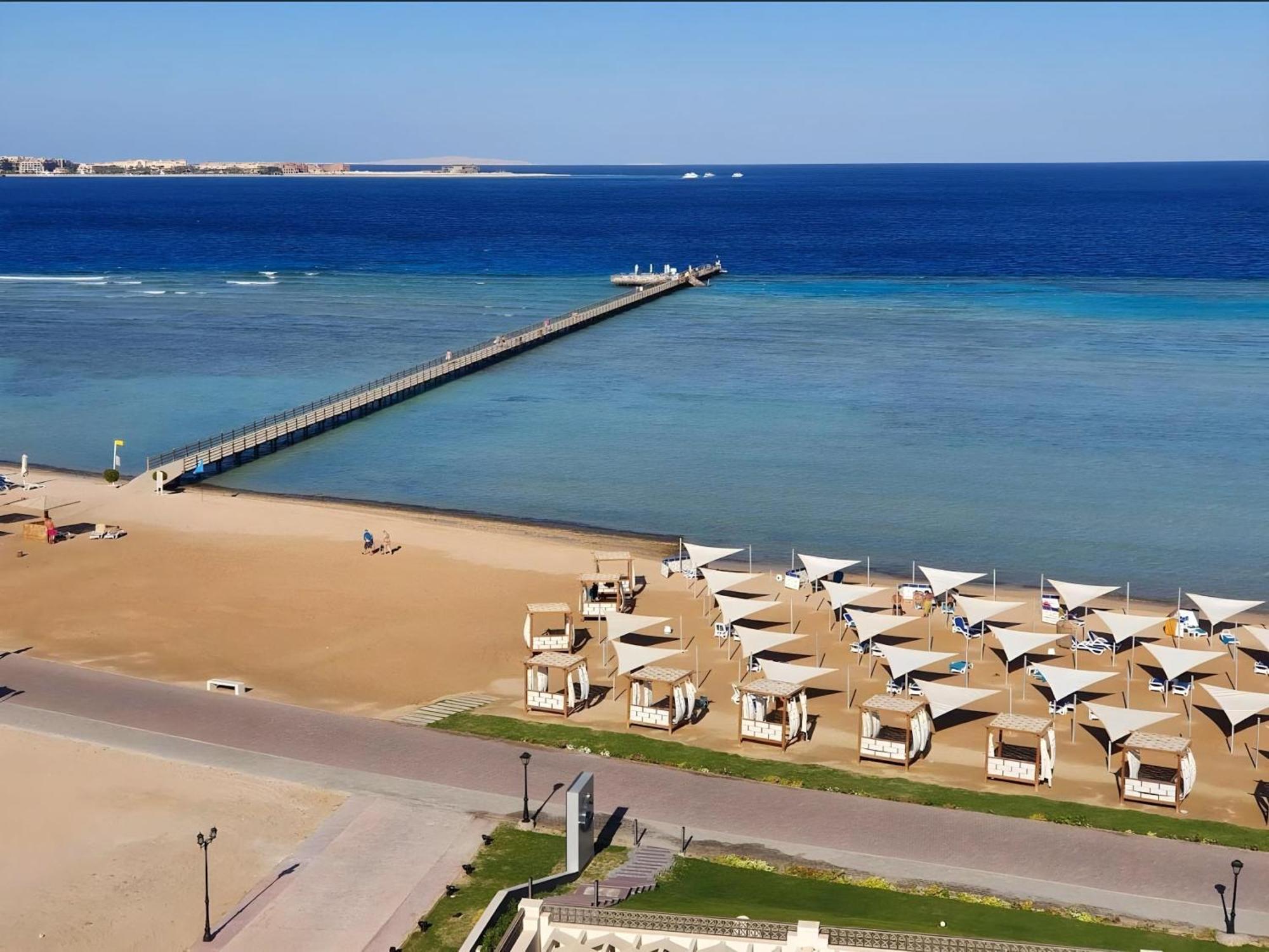 Luxury Beachfront Studio- Foreign Nationals Only Hurghada Bagian luar foto