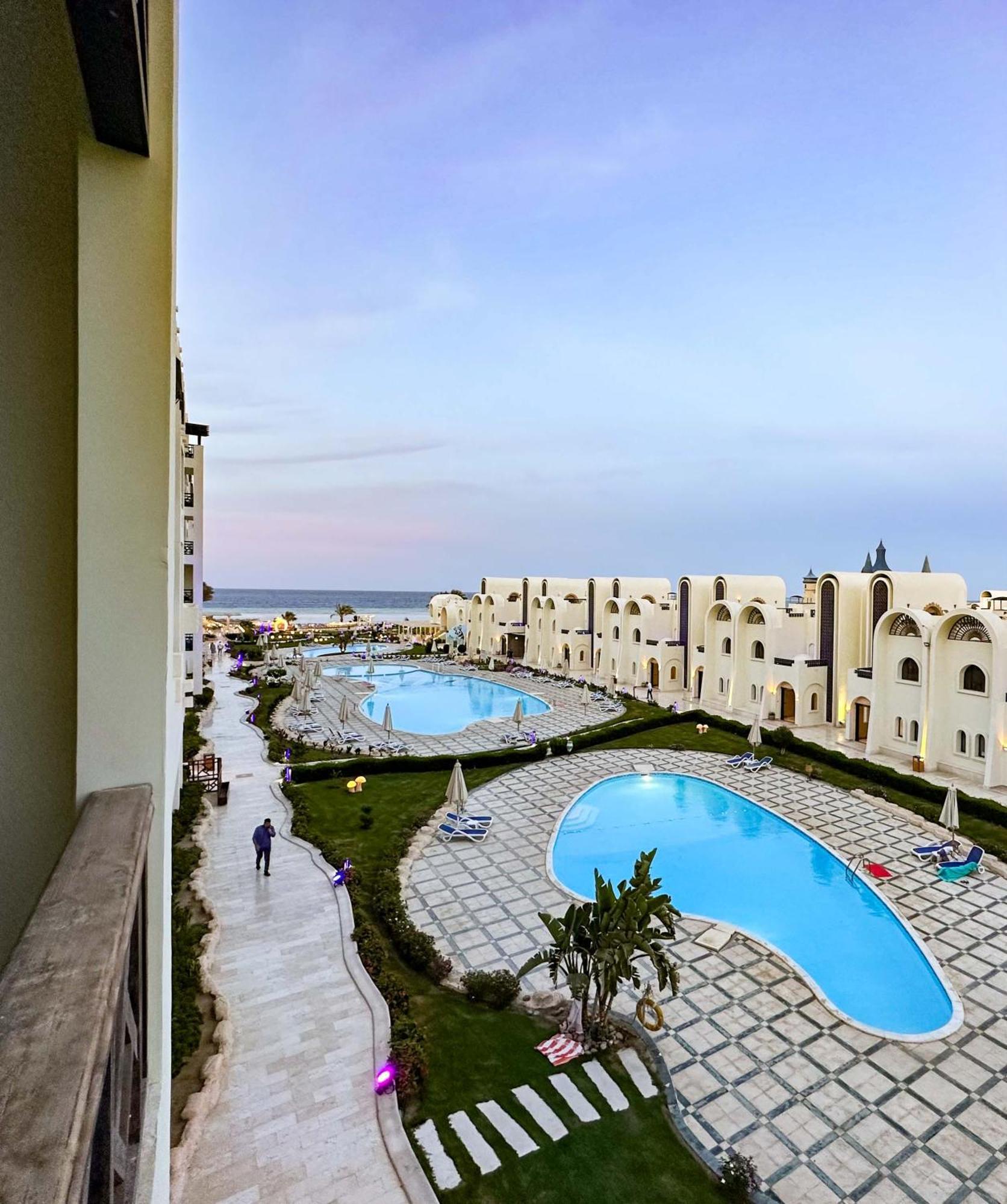 Luxury Beachfront Studio- Foreign Nationals Only Hurghada Bagian luar foto