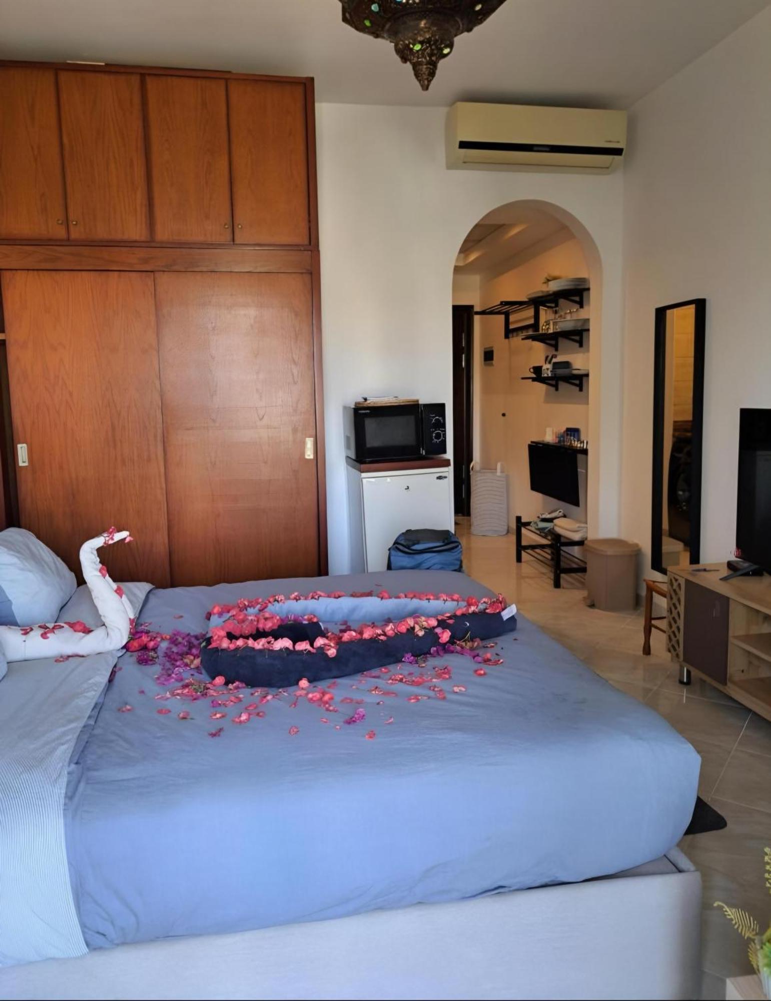 Luxury Beachfront Studio- Foreign Nationals Only Hurghada Bagian luar foto