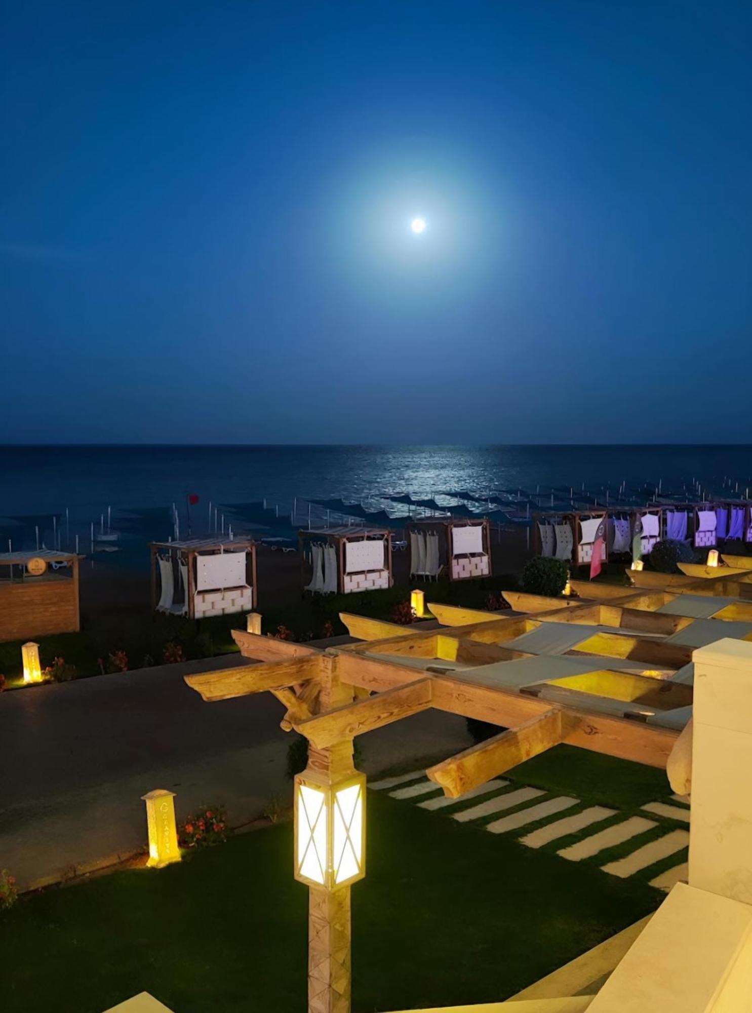 Luxury Beachfront Studio- Foreign Nationals Only Hurghada Bagian luar foto
