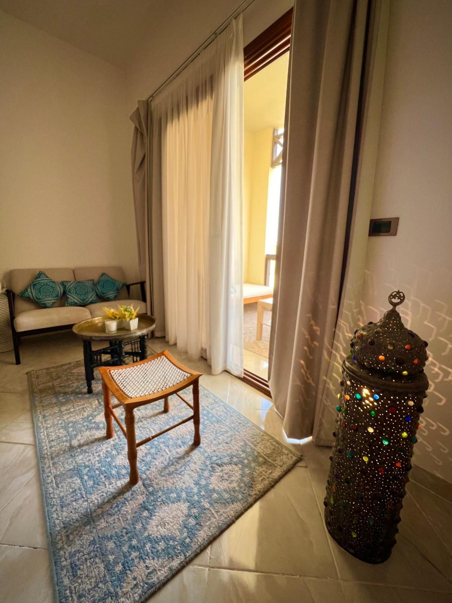 Luxury Beachfront Studio- Foreign Nationals Only Hurghada Bagian luar foto