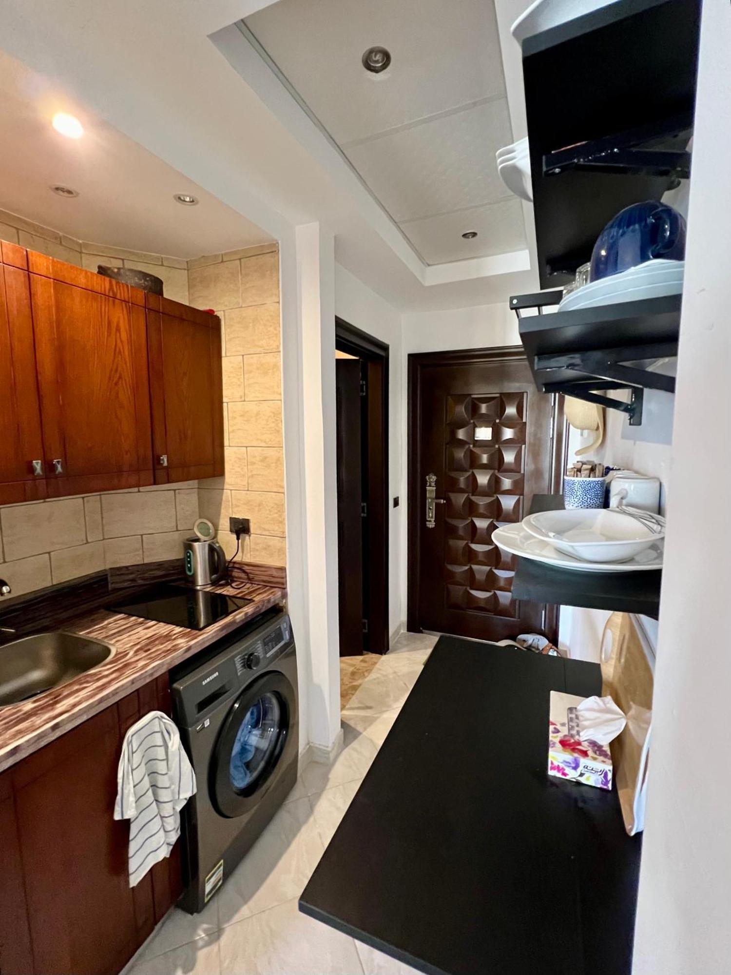 Luxury Beachfront Studio- Foreign Nationals Only Hurghada Bagian luar foto