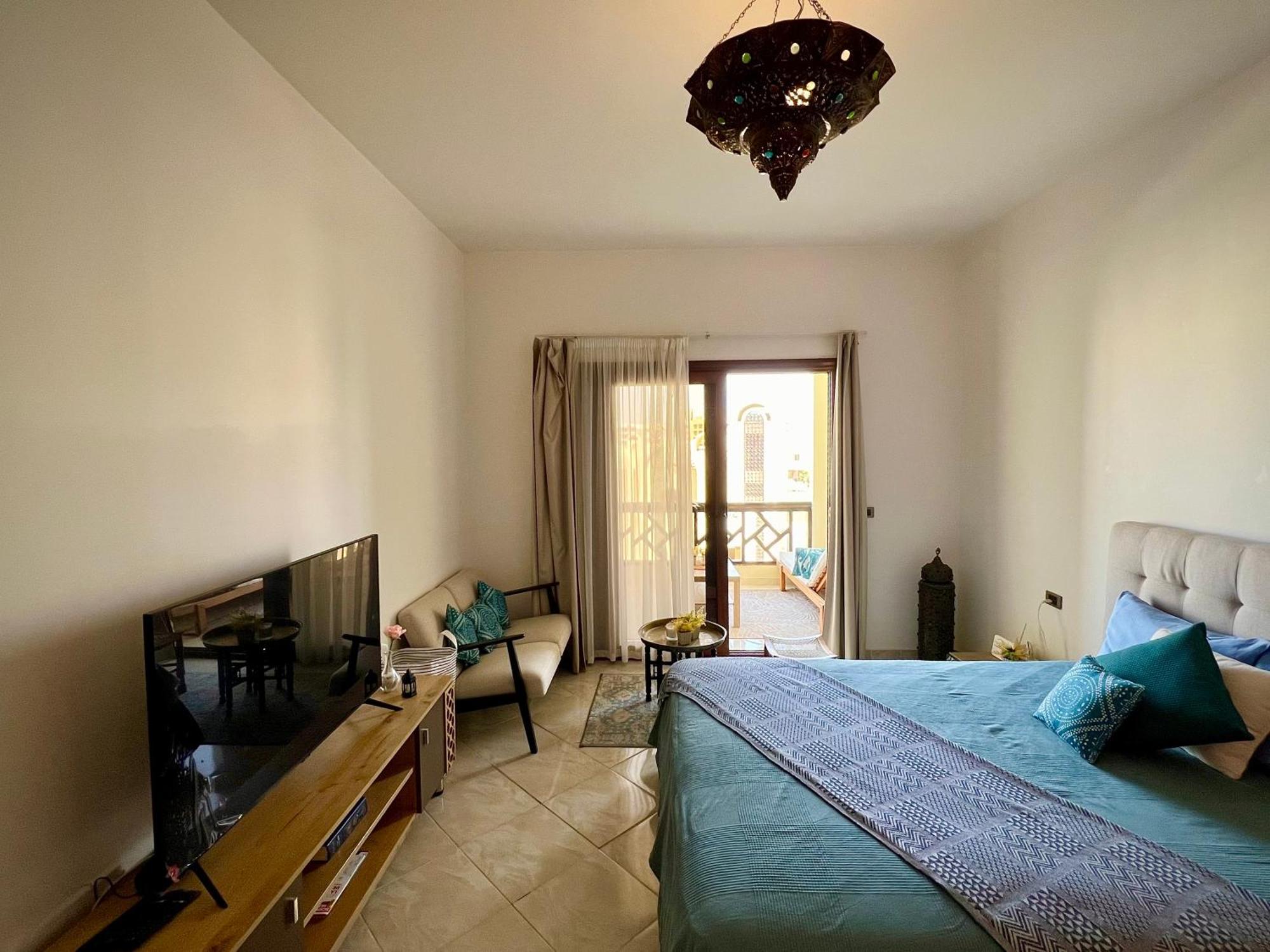 Luxury Beachfront Studio- Foreign Nationals Only Hurghada Bagian luar foto
