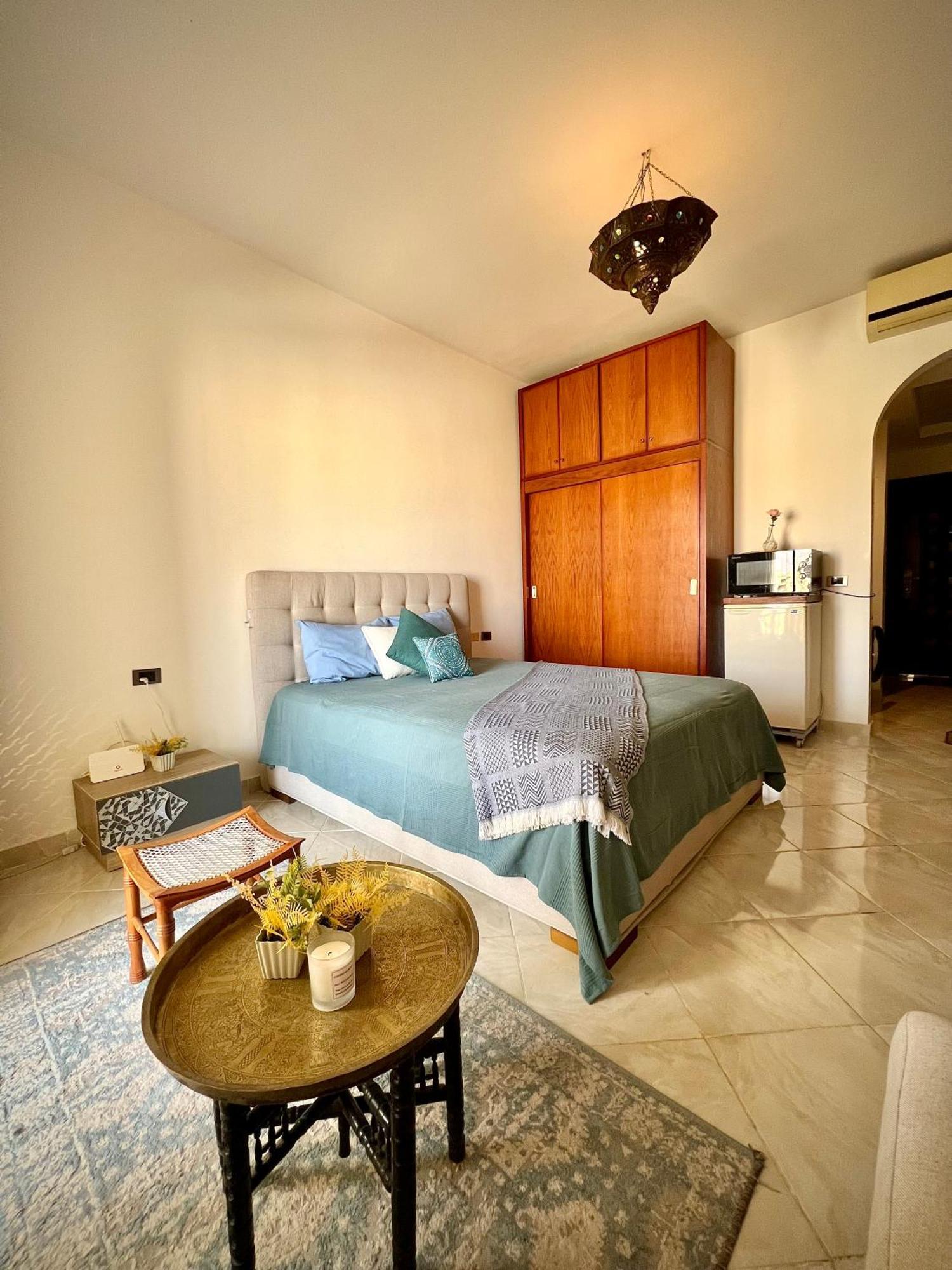 Luxury Beachfront Studio- Foreign Nationals Only Hurghada Bagian luar foto