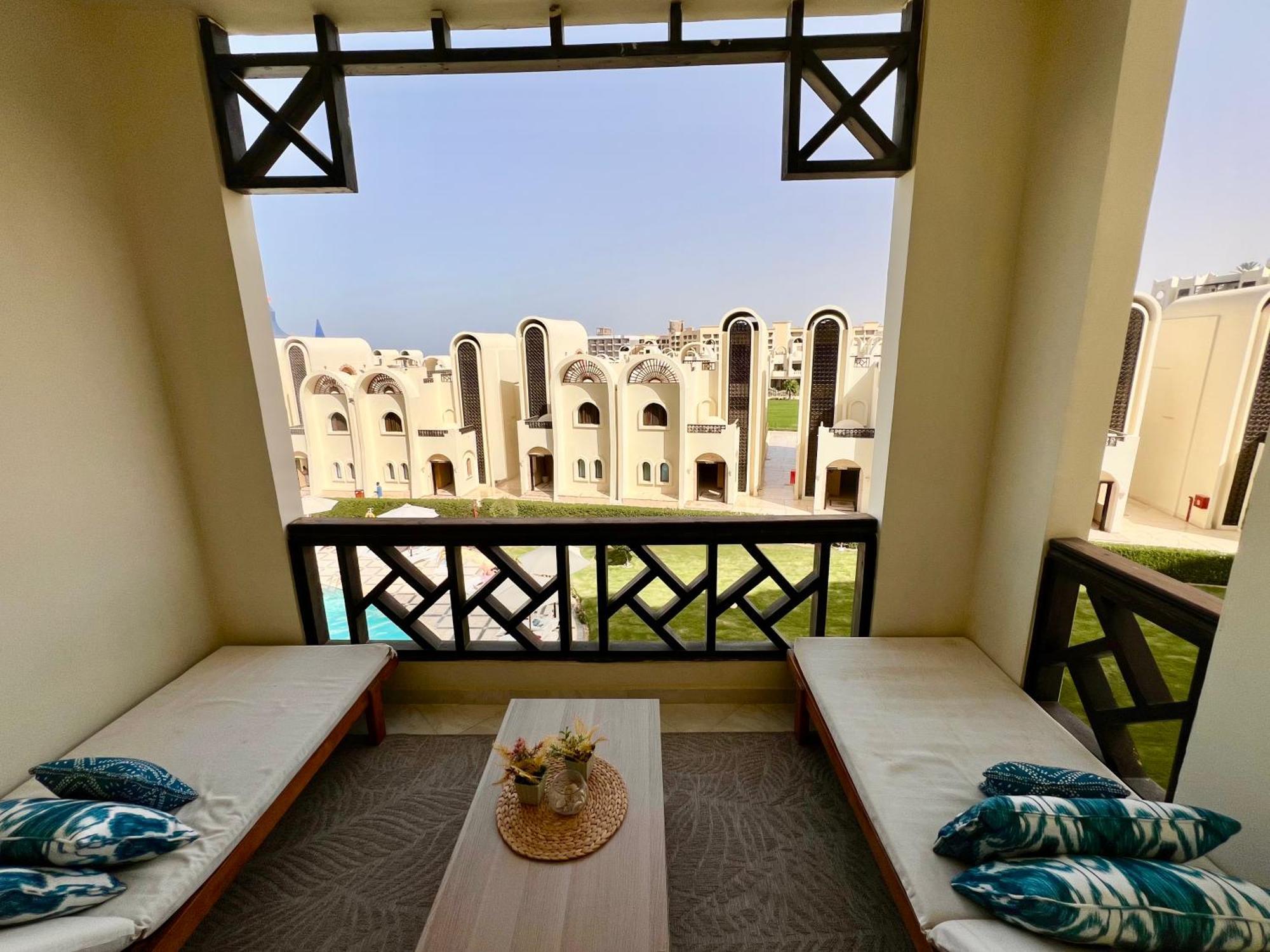 Luxury Beachfront Studio- Foreign Nationals Only Hurghada Bagian luar foto