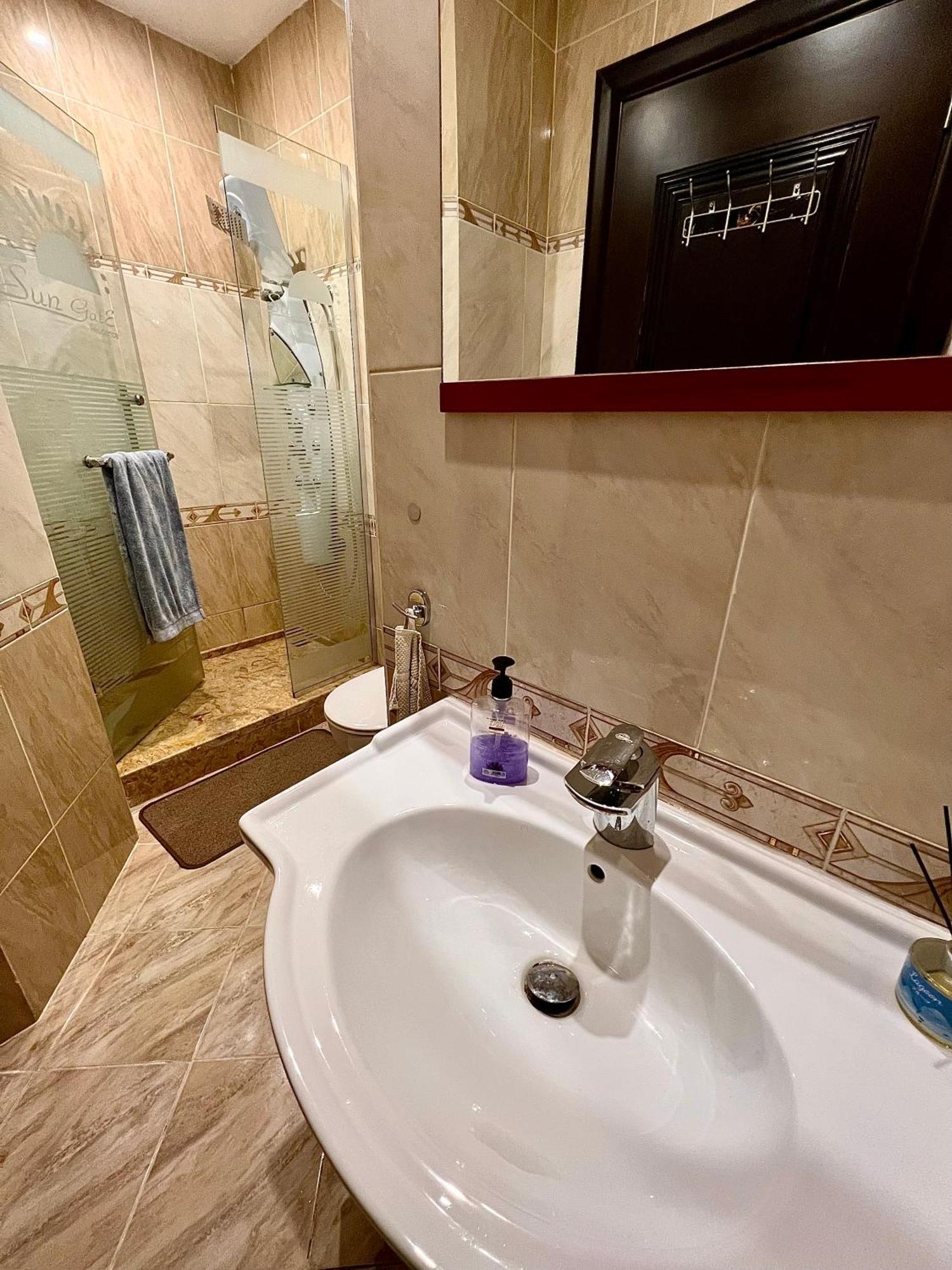 Luxury Beachfront Studio- Foreign Nationals Only Hurghada Bagian luar foto