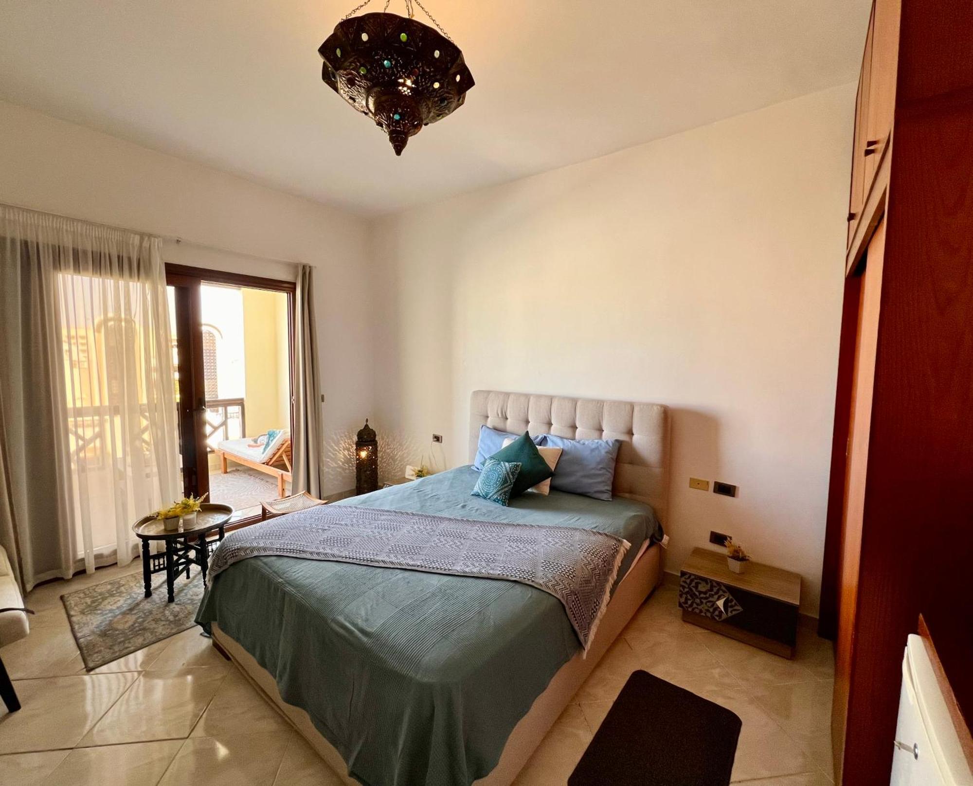 Luxury Beachfront Studio- Foreign Nationals Only Hurghada Bagian luar foto